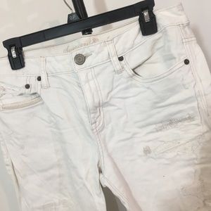 AE off white distressed capris Sz 8 -B2